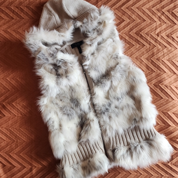🎈2/$50 Jessica Simpson CHERISH Faux Fur Vest - Picture 7 of 13